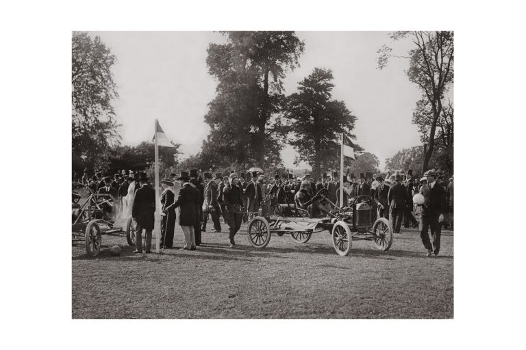 Photo d'époque Automobile n°24 - châsssis Ford - photographe Victor Forbin