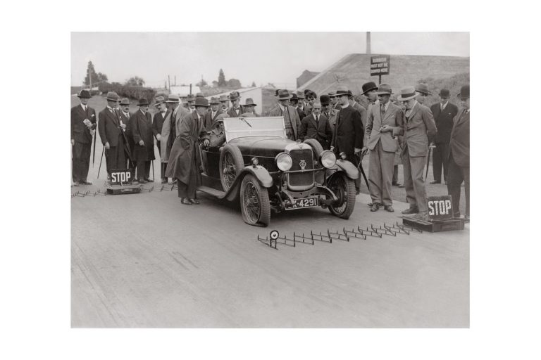 Photo d'époque Automobile n°31 - Riley Nine Monaco - photographe Victor Forbin