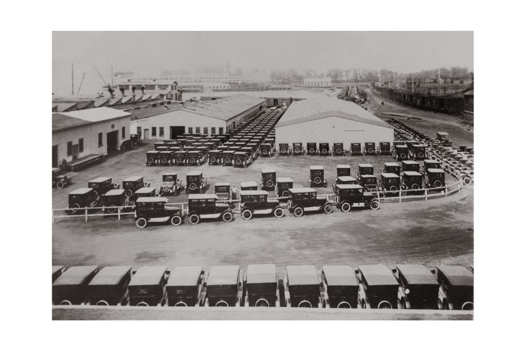 Photo d'époque Automobile n°46 - usine Ford T - photographe Victor Forbin