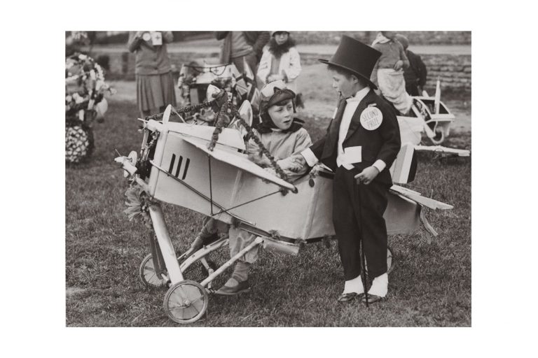 Photo d'époque dans les airs n°03 - photographe Victor Forbin