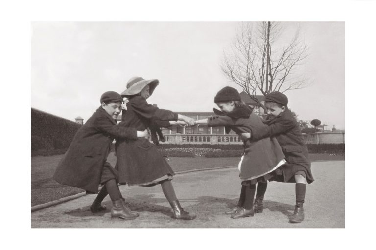 Photo d'époque Enfance n°2 - jeux d'enfants