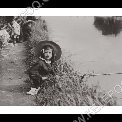 Photo d'époque Enfance n°04 - pêche - photographe Victor Forbin