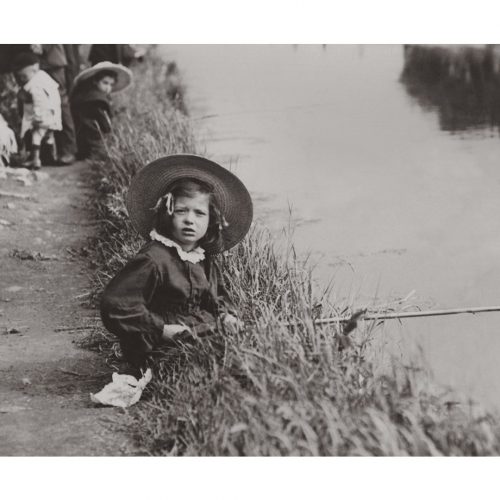 Photo d'époque Enfance n°04 - pêche - photographe Victor Forbin