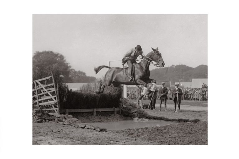 Photo d'époque Equitation n°03 - photographe Victor Forbin