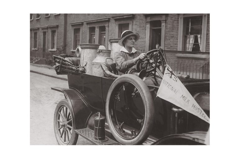 Photo d'époque commerce n°10 - Livreuse de lait - Angleterre - photographe Victor Forbin