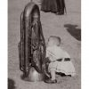 Photo d'époque tendre enfance n°12 - petite fille avec un tuba