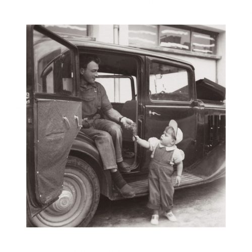 Photo d'époque Tendre Enfance n°17 - enfant voiture