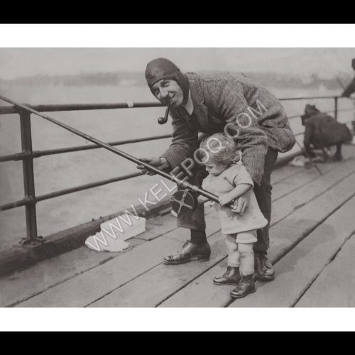Photo d'époque tendre enfance n°16 - pêche - photographe Victor Forbin