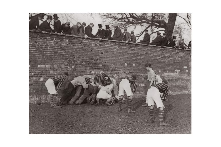 Photo d'époque sport n°09 - wall game - Photographe Victor Forbin