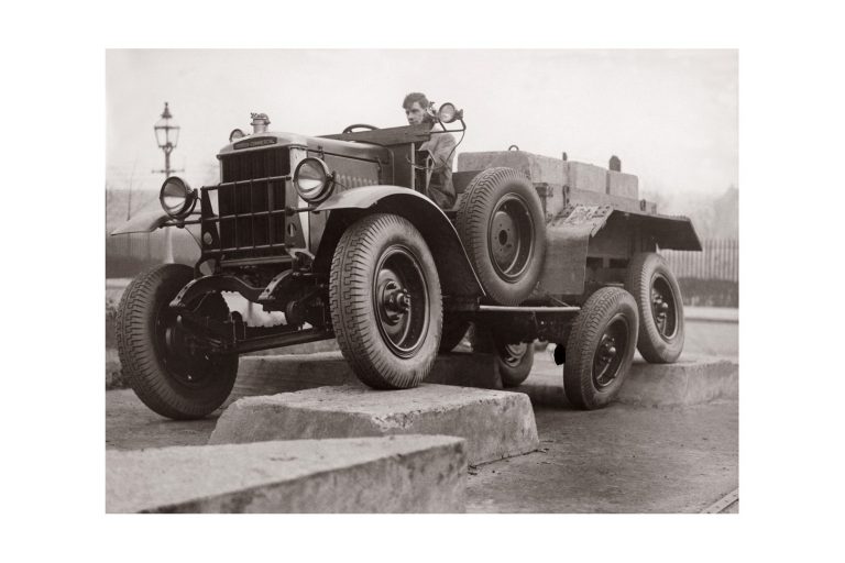 Photo d'époque Automobile n°60 - voiture Morris 6 roues
