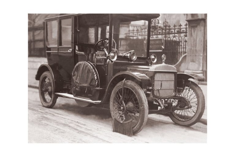Photo d'époque Automobile n°62 - brosse anti-boue voiture Londres