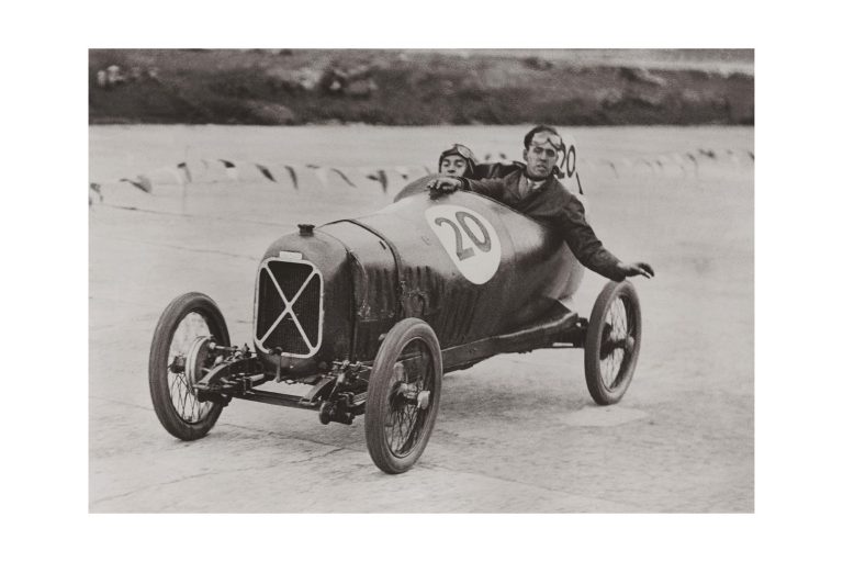 Photo d'époque automobile n°63 - course 200 miles cirucuit de Brooklands, Angleterre - photographe Victor Forbin