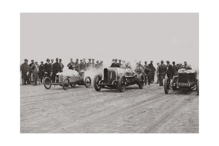 Photo d'époque Automobile n°64 - course à Skegness (Angleterre)- photographe Victor Forbin