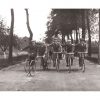 Photo d'époque Cycles n°39 - copains à vélo - mai 1927
