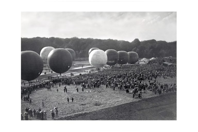Photo d'époque dans les airs n°11 - vol de montgolfières