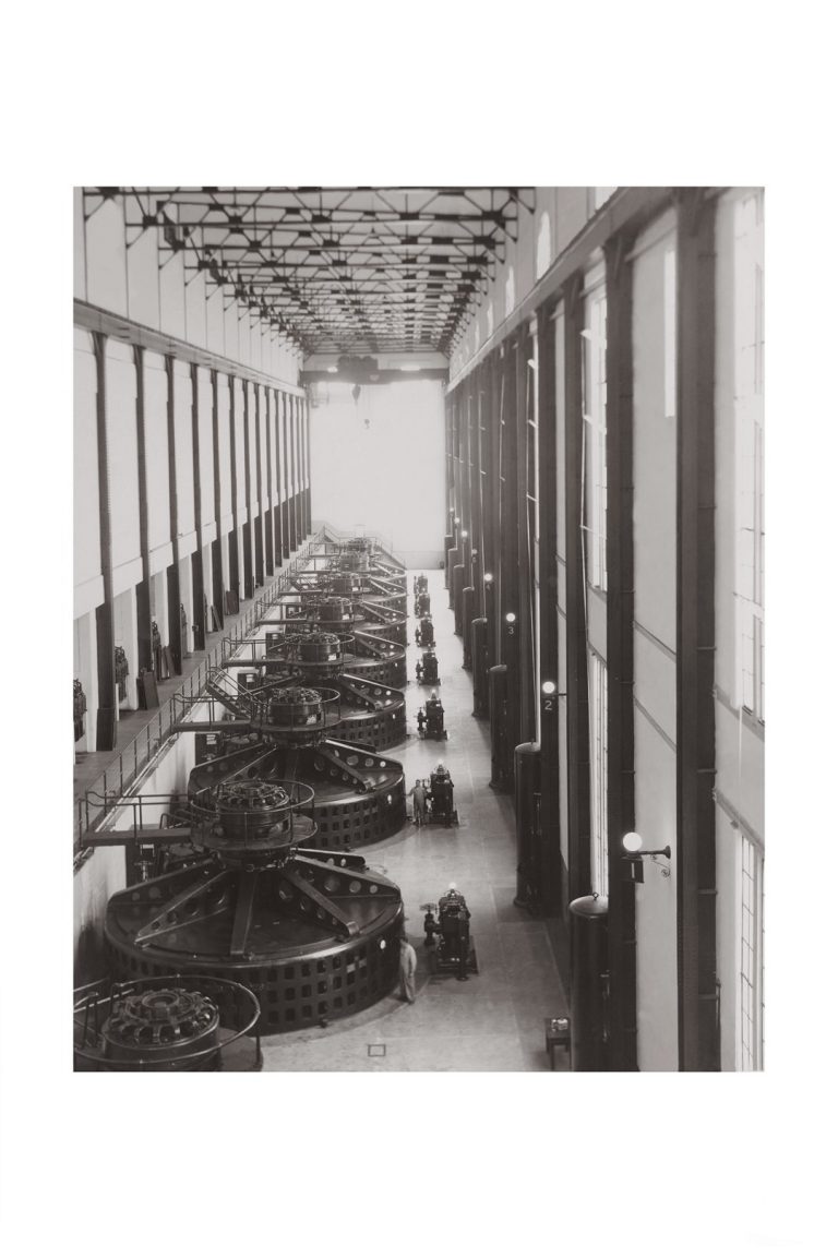 Photo d'époque industries n°04 - salle des turbines usine hydroélectrique