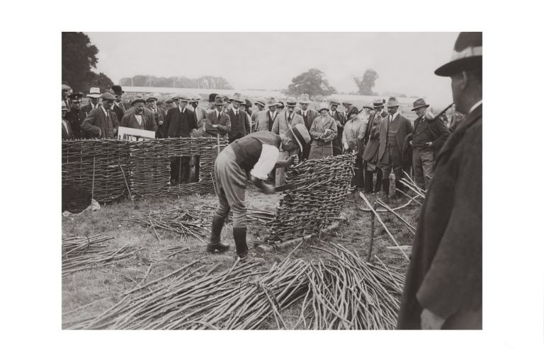 Photo d'époque métiers n°22 - enclos bétail en acacia - photographe Victor Forbin