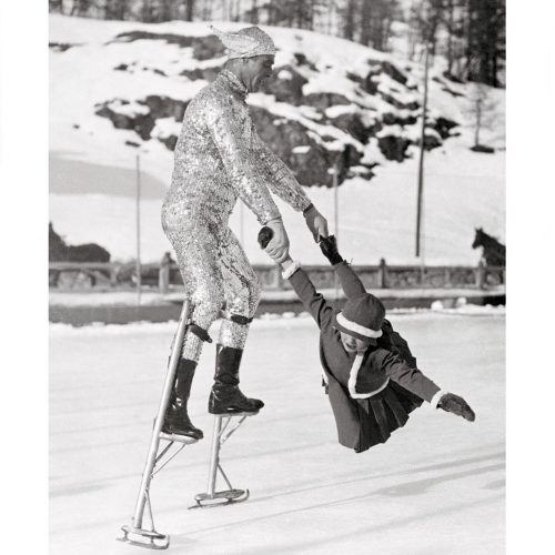 Photo d'époque montagne n°80 - patins à glace sur échasses