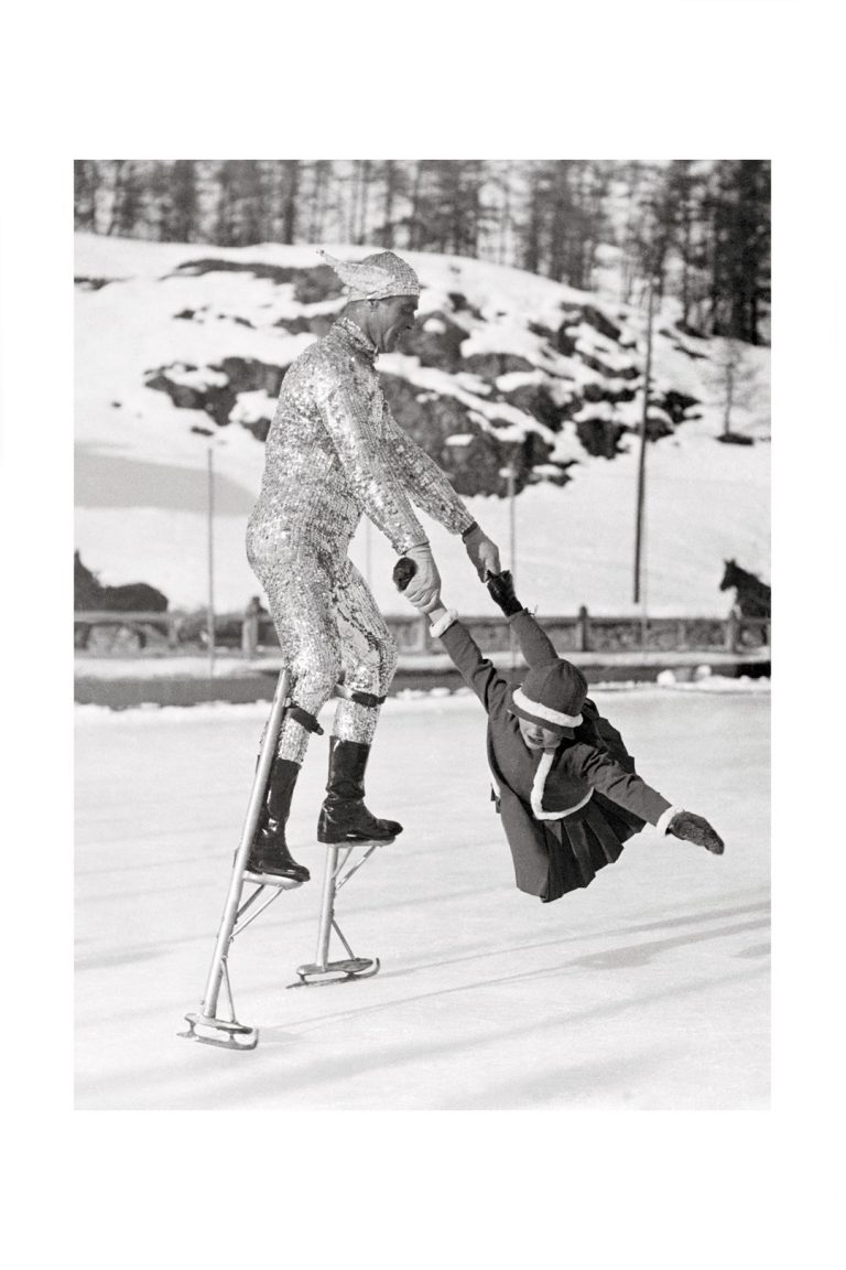 Photo d'époque montagne n°80 - patins à glace sur échasses