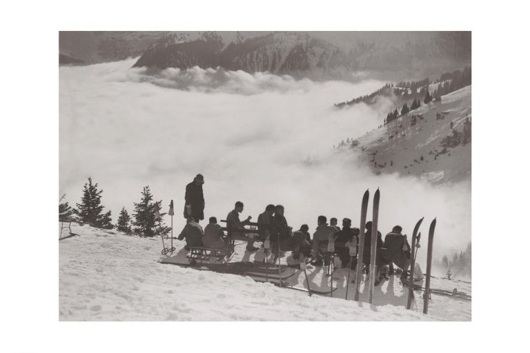 Photo d'époque Montagne n°88 - pique-nique dans la neige