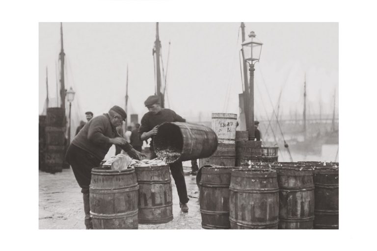 Photo d'époque pêche n°74 - pêche harengs - Lowestoft, Angleterre