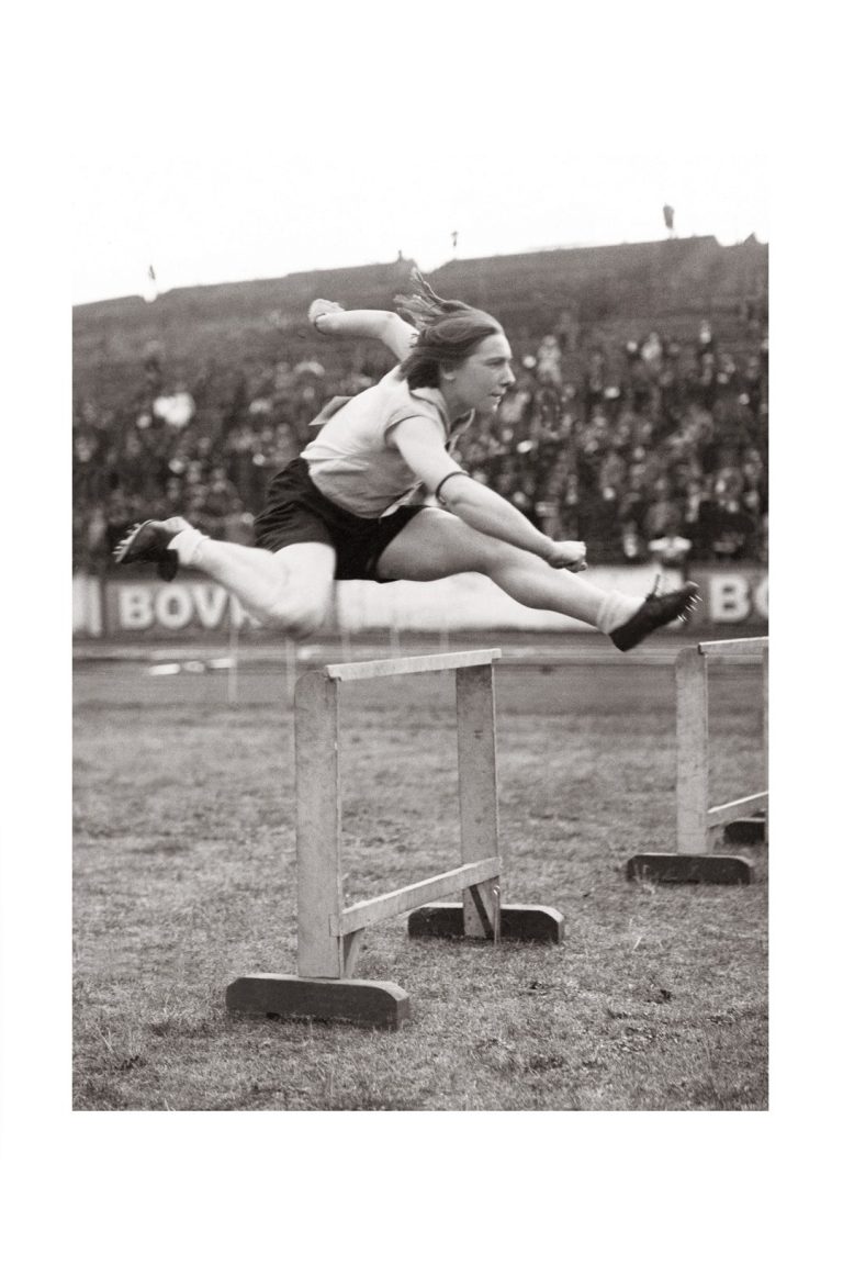 Photo d'époque sport n°37 - saut de haies