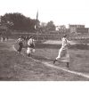 Photo d'époque sport n°39 - Course féminine d'athlétisme en robes, jupons et escarpins - 1920