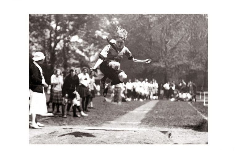 Photo d'époque sport n°45- saut en longueur