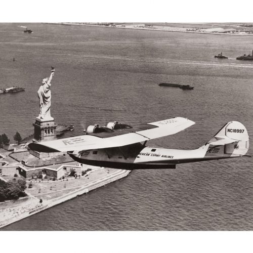 Photo d'époque dans les airs n°21 - Hydravion au-dessus de la Statue de la Liberté - New-York