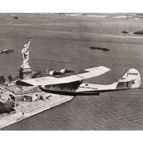 Photo d'époque dans les airs n°21 - Hydravion au-dessus de la Statue de la Liberté - New-York