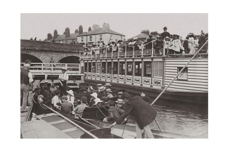 Photo d'époque sur l'eau n°24 - bateaux Tamise - Folly bridge - Oxford (Angleterre)