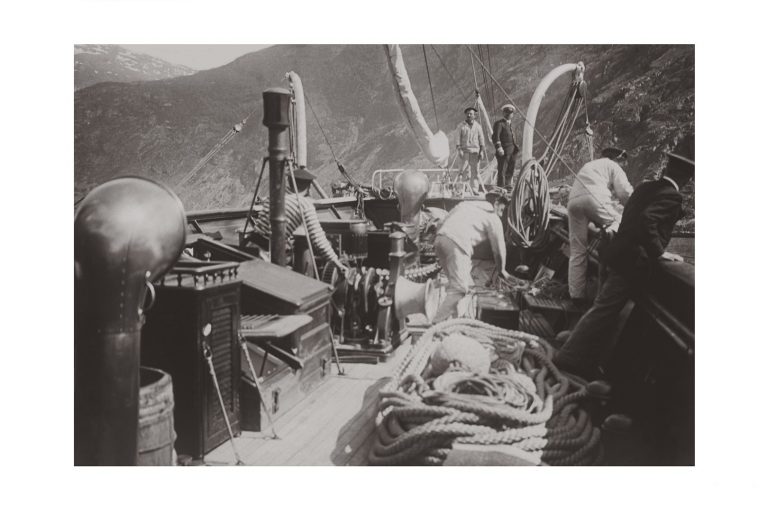 Photo d'époque sur l'eau n°27 - équipage marins voilier