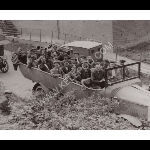 Photo d'époque métiers n°25 - mineurs rentrant chez eux - Angleterre - photographe Victor Forbin