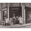 Photo d'époque métiers n°33 - buvette et distributeurs d'essence