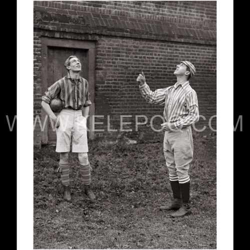 Photo d'époque sport n°56 - wall game - Eton College - pile ou face - photographe Victor Forbin