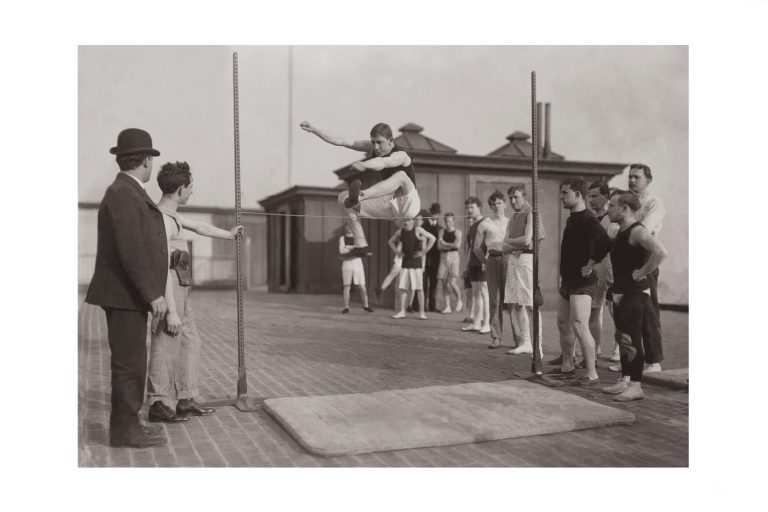 Photo d'époque sport n°57 - saut en hauteur