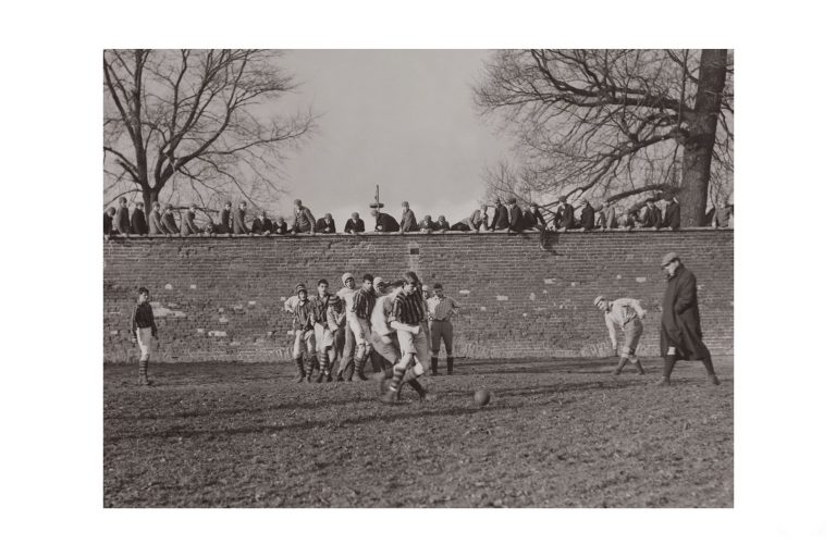 Photo d'époque sport n°58 - wall game entre Eton College et St Andrew's College