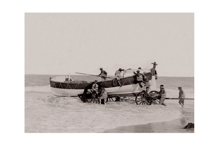 Photo d'époque sur l'eau n°33 - bateau de sauvetage en mer