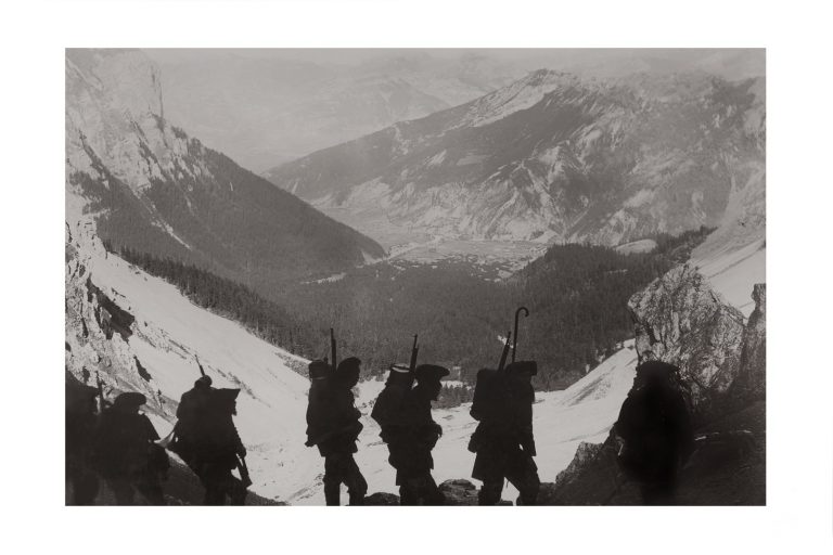 Photo d'époque Montagne n°98 - Chasseurs alpin montant col des Aiguilles