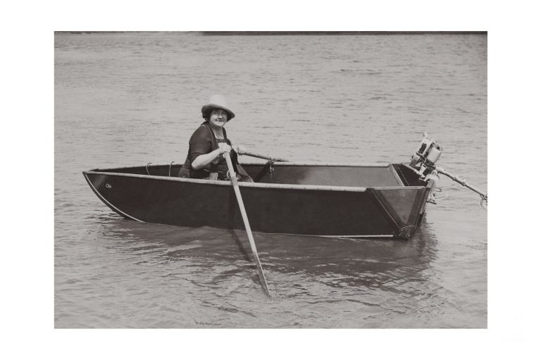 Photo d'époque Sur l'eau n°50 - barque
