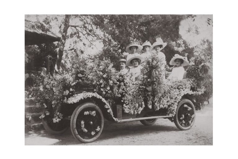 Photo d'époque Automobile n°72 - voiture décorée pour un mariage