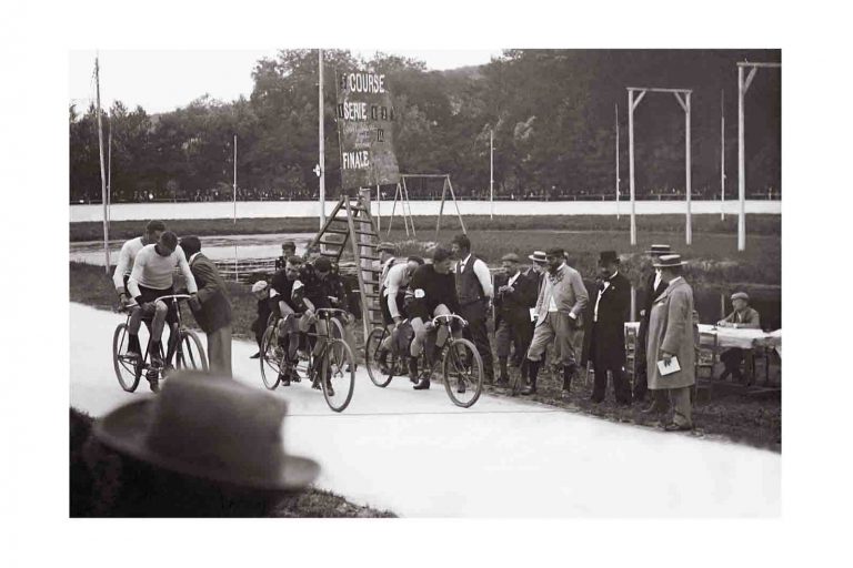 Photo d'époque Cycles n°46 - course cycliste