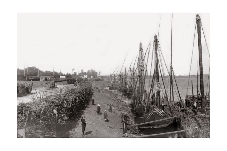 Photo d'époque Invitation au voyage n°10 - Déchargement de la canne à sucre sur le Nil