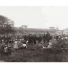 Photo d'époque équitation n°58 - hippodrome d'Auteuil - vue sur les tribunes prise de la pelouse
