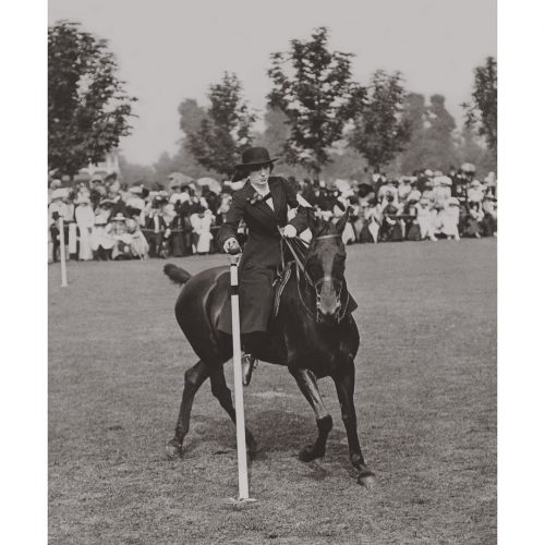 Photo d'époque Equitation n°64 - Miss Walker - début du horse ball - Ramalagh Ladies Club Sports