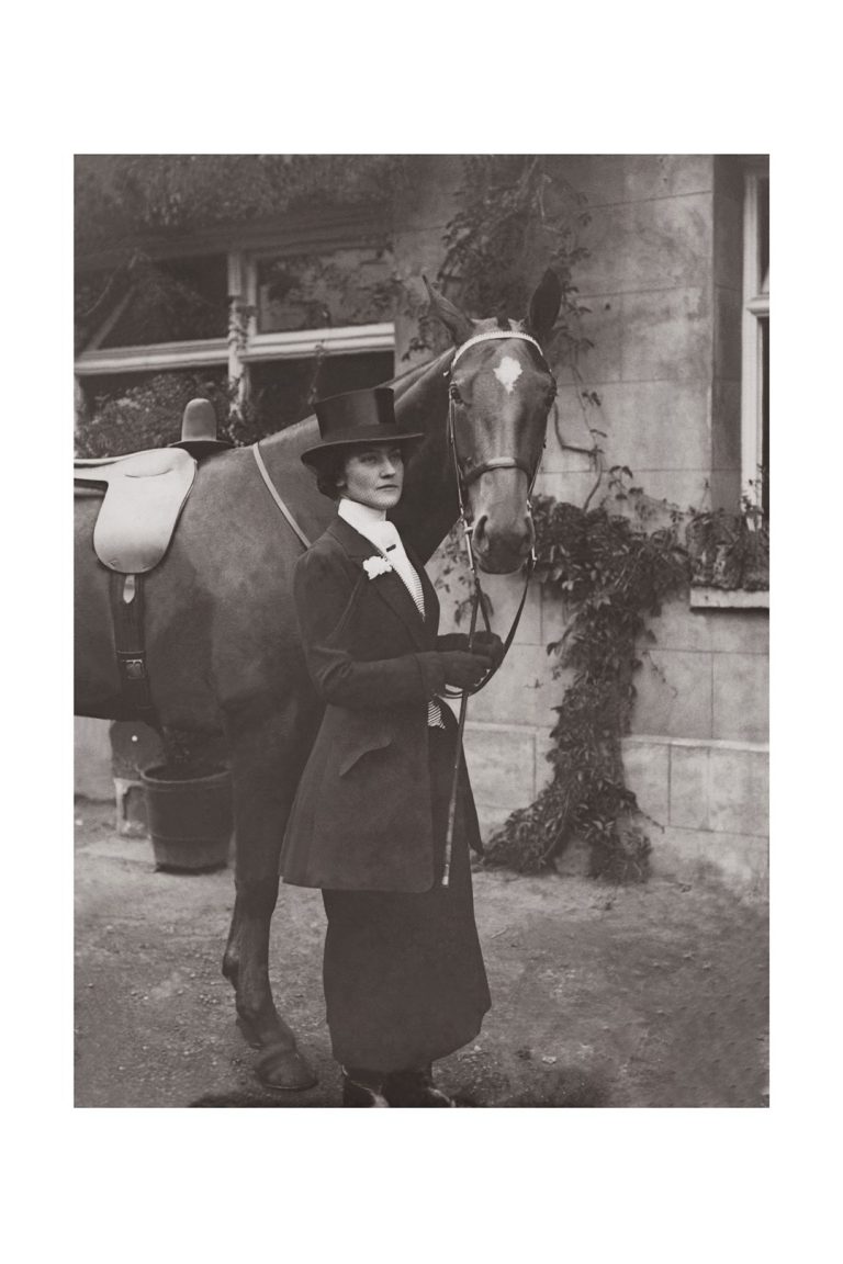 Photo d'époque Equitation n°65 - cavalière avec son cheval