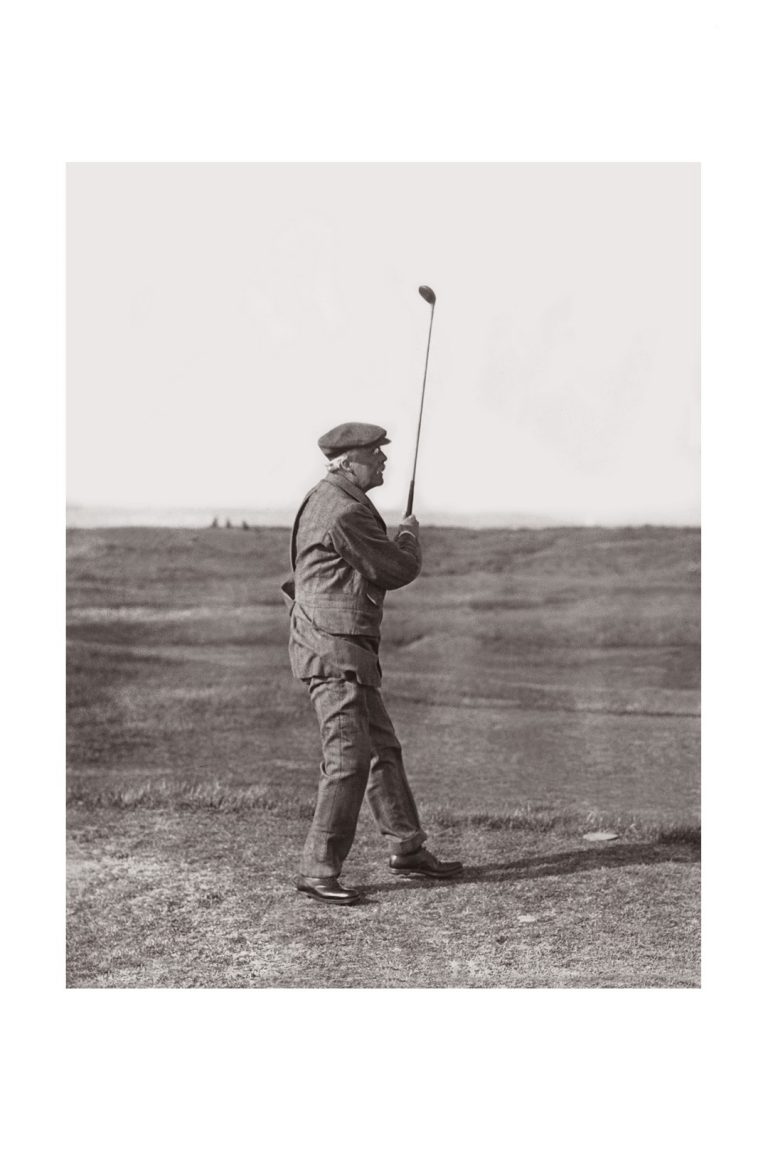 Photo d'époque SPORT n°75 - Arthur James Balfour au golf - Parliamentary Golf à Sandwich (Kent, UK) - photographe Victor Forbin