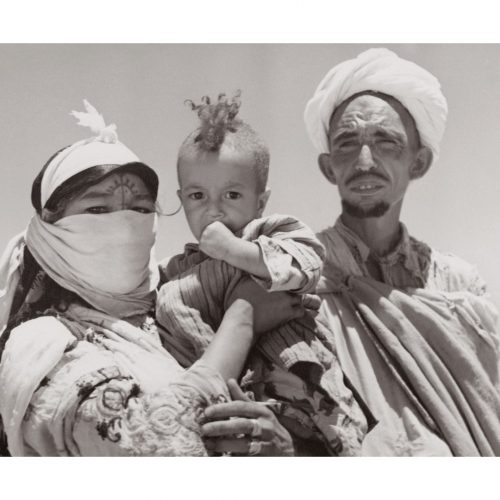Photo d'époque Invitation au voyage n°14 - famille berbère - femme avec tatouage traditionnel