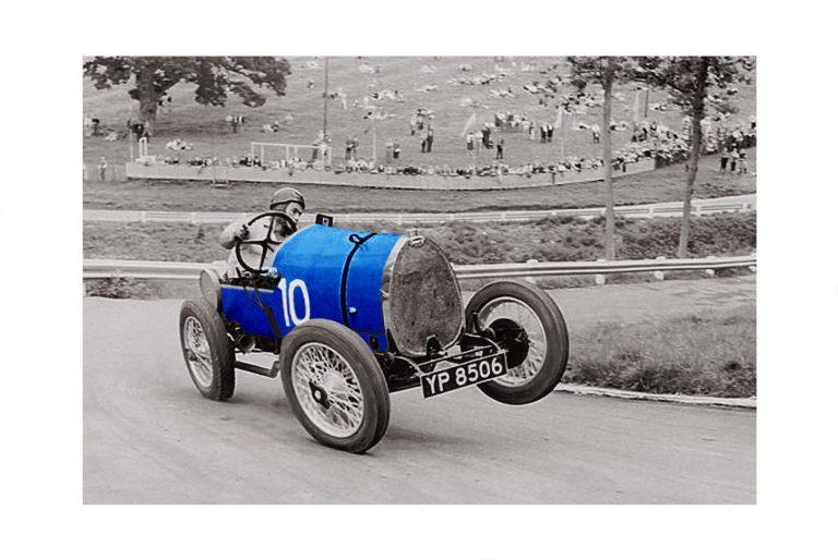 Photo d'époque Automobile en couleur n°82 - voiture Bugatti Type 13 Brescia - course Angleterre