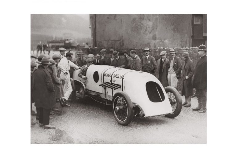 Photo d'époque Automobile n°85 - J. G. Parry-Thomas pilote automobile britannique lors de son record du monde de vitesse avec sa BABS à Pendine en avril 1926 - Photographe Victor Forbin